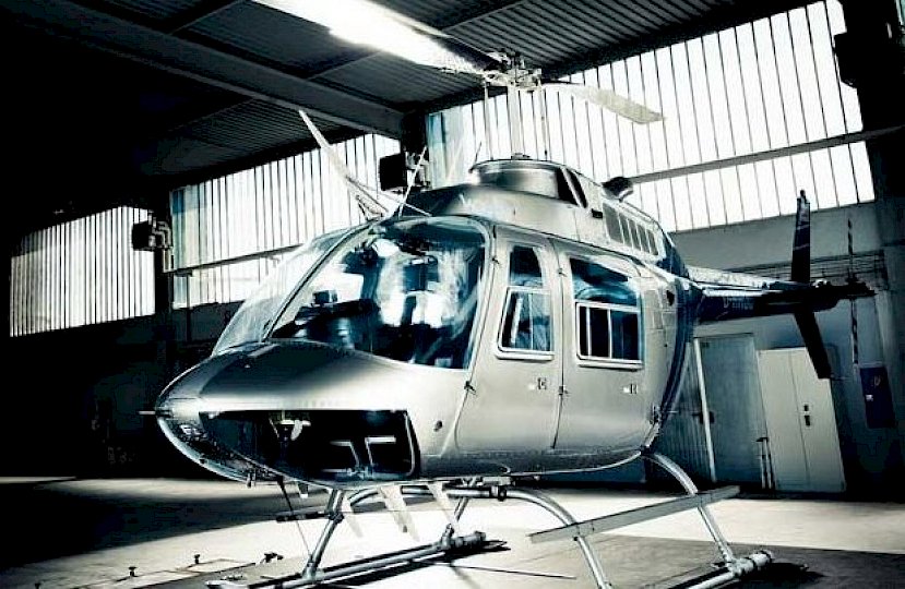 Hubschrauber im Hangar